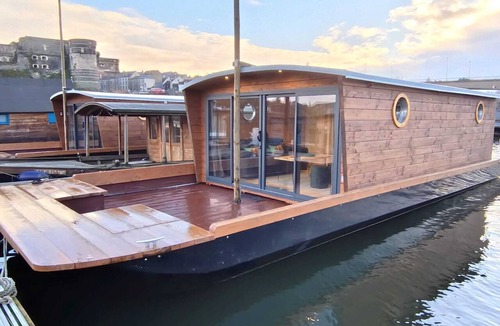 Downtown Angers Boat Rental | Toue Belle de Maine (House boat 4 beds)