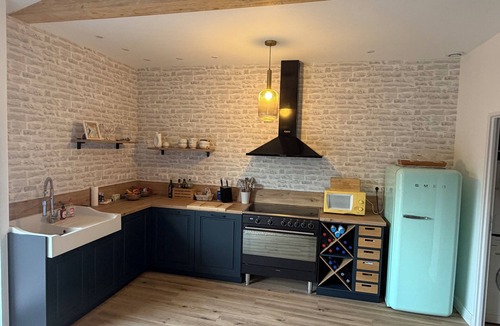 Mornac-sur-Seudre House | Town house with land and swimming pool, two terraces, bakery, mini-market.