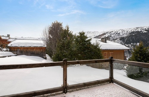 Meribel Village Ski Chalet | Traditional chalet near slopes, pets allowed, parking