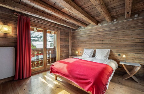 Meribel Village Ski Chalet | Traditional chalet near slopes, pets allowed, parking