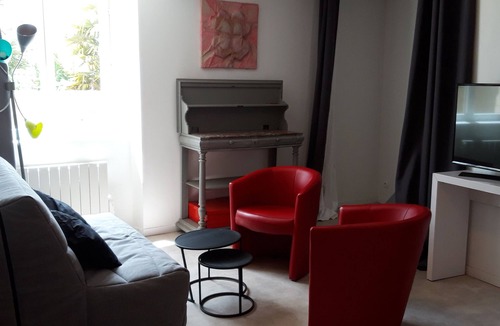 Saint-Quentin-les-Beaurepaire Apartment | Triplex, central location, sleeps up to 6, ideal for families or holidaymakers
