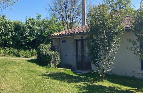 Brie-sous-Barbezieux Cottage | Two countryside cottages-gites with pool in a beautiful countryside setting.