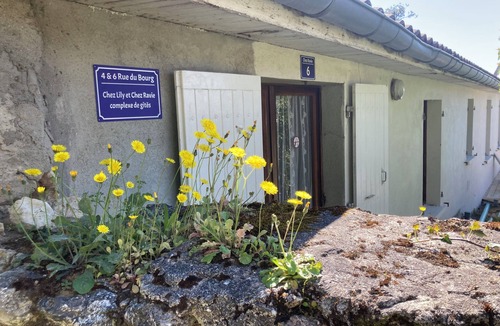 Brie-sous-Barbezieux Cottage | Two countryside cottages-gites with pool in a beautiful countryside setting.