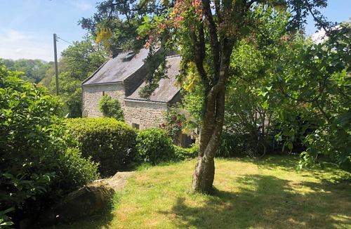 Questembert House | Typical Breton farmhouse in the countryside with modern comforts