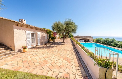 Plage de la Garonnette Villa | Typical Provencal farmhouse with magnificent sea view