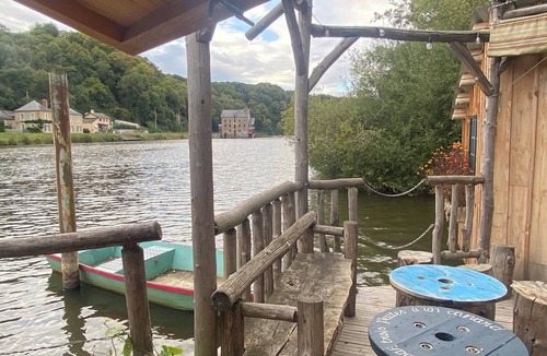 Les Hauts d'Anjou Cabin | Unusual cabin on the water in Pays de La Loire