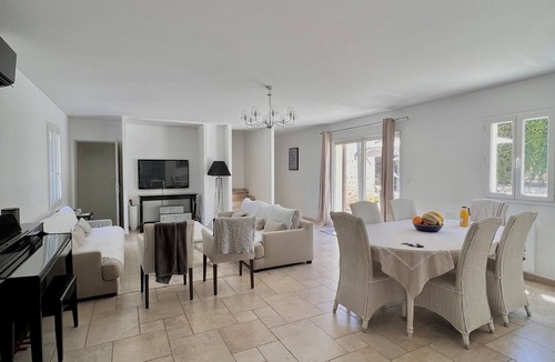 Valbonne Villa | Valbonne Village Villa 5 beds A/C