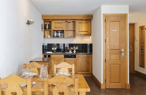 Vallorcine Apartment | Vallorcine Loriaz 13 Ski-In Retreat w/Shared Pool & Sauna, Vallorcine (Argentiere), France