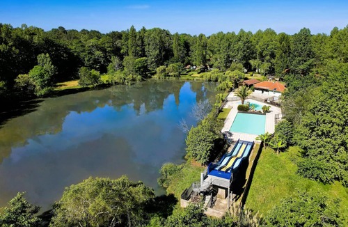 Belus House | VENEZIA Mobile Home: 4 Rooms, Sleeps 6, Air-Conditioned + TV