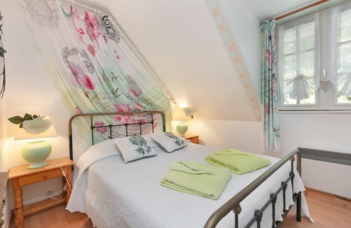 Saint-Lyphard Bed & Breakfast | Verte Printanière Guest Room – Upstairs with Shared Terrace & Garden, Wi-Fi