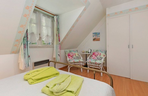 Saint-Lyphard Bed & Breakfast | Verte Printanière Guest Room – Upstairs with Shared Terrace & Garden, Wi-Fi
