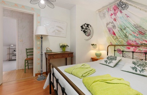 Saint-Lyphard Bed & Breakfast | Verte Printanière Guest Room – Upstairs with Shared Terrace & Garden, Wi-Fi