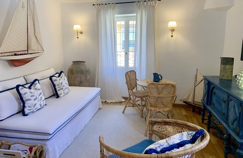 Old Town Apartment | VERY NICE APARTMENT OLD TOWN TROPEZIENNE TERRACE SEA VIEW