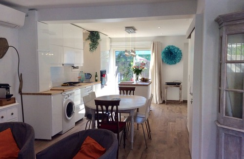 Tourrettes-sur-Loup House | Villa-3 bdrm-3 bathrm-3 wc- enclosed garden-parking-98 m2-2 min from village