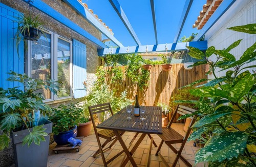 Tourrettes-sur-Loup House | Villa-3 bdrm-3 bathrm-3 wc- enclosed garden-parking-98 m2-2 min from village