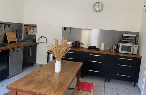 Semillac Villa | Villa '4 Chambres - 8 Personnes' with Private Terrace, Private Garden and Wi-Fi