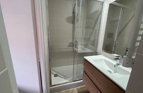 Les Roches-de-Condrieu Hotel | Villa 61
