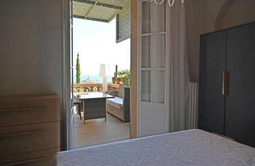 Le Dramont Apartment | VILLA ALFONSA - APARTMENT "L'ATELIER" sea view, Garden level South-East