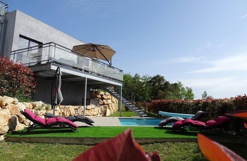 Saint-Jeannet Apartment | Villa Apartments, private garden and pool, sea view