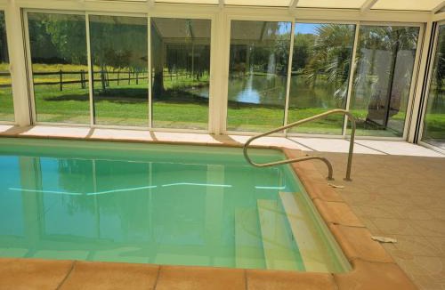 Heric House | Villa avec piscine intérieure au calme de la campagne