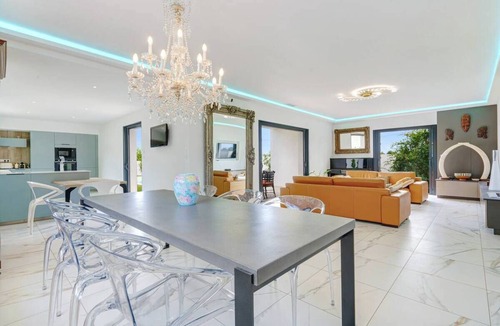 Cogolin House | Villa avec piscine privée au coeur des vignes du Chateau St Maur