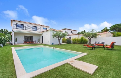 Cogolin House | Villa avec piscine privée au coeur des vignes du Chateau St Maur