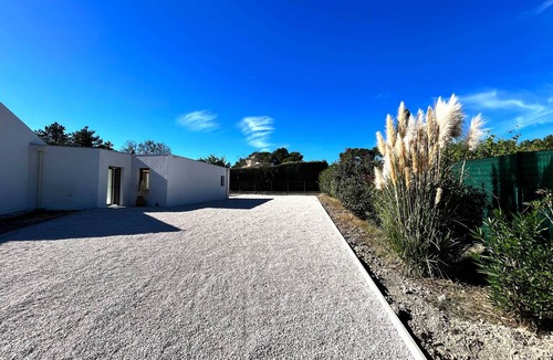 Cabries Villa | Villa Avec Piscine. Proximité Golf et Centre Équestre. Et Sentiers de Randonnées