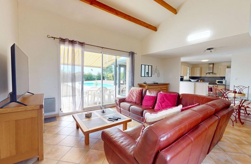 L'Aiguillon-sur-Vie Villa | Villa BlueGreen - Pool, enclosed garden & sleeps 8