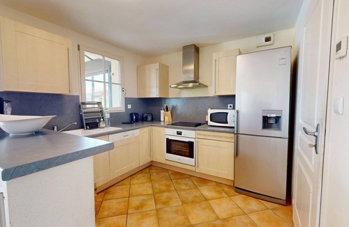 L'Aiguillon-sur-Vie Villa | Villa BlueGreen - Pool, enclosed garden & sleeps 8