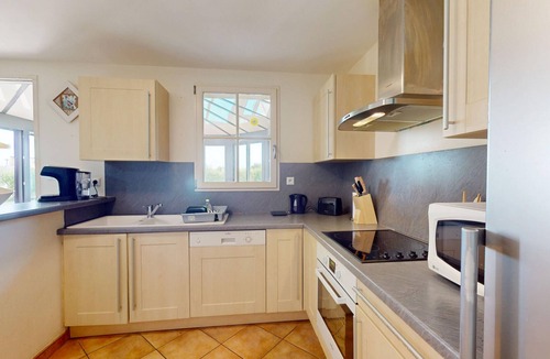 L'Aiguillon-sur-Vie Villa | Villa BlueGreen - Pool, enclosed garden & sleeps 8