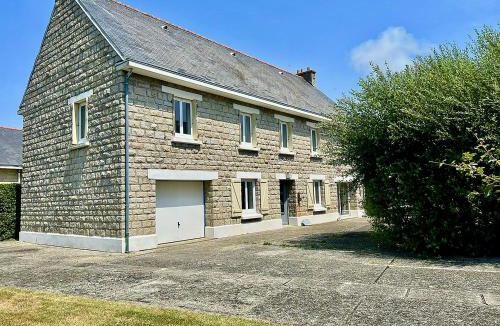 Penmarch House | Villa Bouline Plage de Pors Carn à 250m à pied Grande maison authentique bretonne bien équipée pour 10 personnes Capacité rare dans la région Jardin BBQ Parking privatif