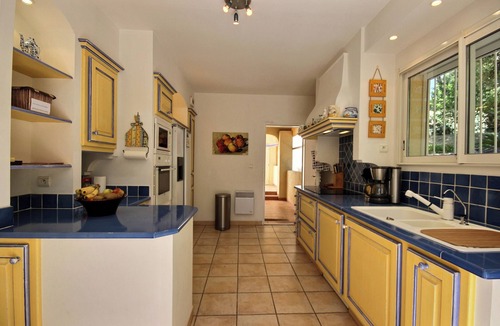 Valbonne Villa | Villa convenient for 6 adults+2 , outdoor jacuzzi/pool, kids playground, air con
