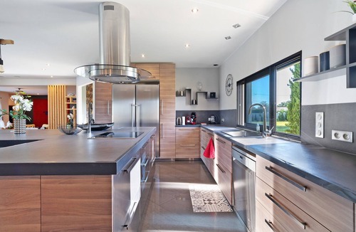 Camps-sur-l'Isle Villa | Villa 'De L’isle' with Private Pool, Wi-Fi, and Air Conditioning