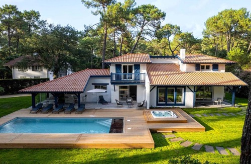 Soorts-Hossegor Villa | Villa de luxe avec piscine chauffée, jacuzzi, sauna au cœur de la forêt des Landes - FR-1-791-24