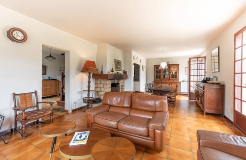 Arthez-d'Asson House | Villa Delb – Mountain View, Private Pool, and Wi-Fi