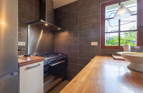 Arthez-d'Asson House | Villa Delb – Mountain View, Private Pool, and Wi-Fi