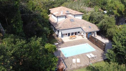 Soorts-Hossegor Villa | Villa des Acacias avec piscine chauffée pour 15 personnes entre lac et océan Wifi gratuit