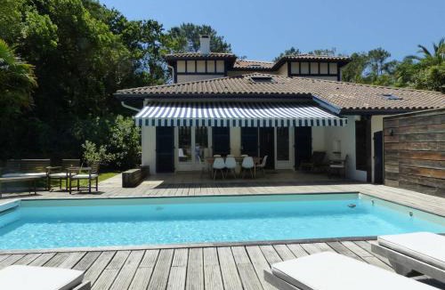 Soorts-Hossegor Villa | Villa des Acacias avec piscine chauffée pour 15 personnes entre lac et océan Wifi gratuit