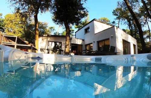 Bretignolles-sur-Mer Villa | Villa des Dunes Beach 600m Private Jacuzzi Pine Forest Nature Sleeps 8