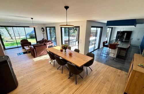 Bretignolles-sur-Mer Villa | Villa des Dunes Beach 600m Private Jacuzzi Pine Forest Nature Sleeps 8