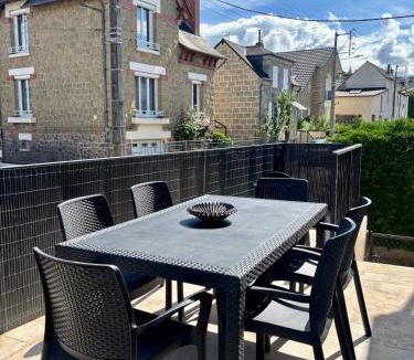 Brive-la-Gaillarde House | Villa Desbrulys - Maison de ville pour 6 personnes - Terrasse - Climatisée
