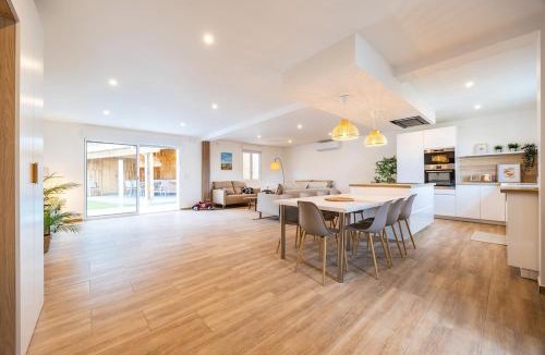 Roaillan Villa | Villa familiale avec piscine et salle de jeux