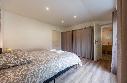 Roaillan Villa | Villa familiale avec piscine et salle de jeux