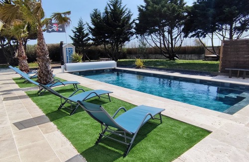La Faute-sur-Mer Villa | Villa for 12 people, Ocean View, Heated Pool, Beach 300m Away
