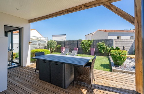 Royan Villa | Villa Ganesh with Private Terrace, Private Garden, and Wi-Fi