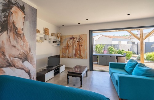 Royan Villa | Villa Ganesh with Private Terrace, Private Garden, and Wi-Fi