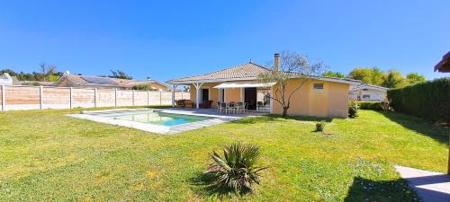 Biganos Villa | Villa Harmonie Piscine et Plénitude