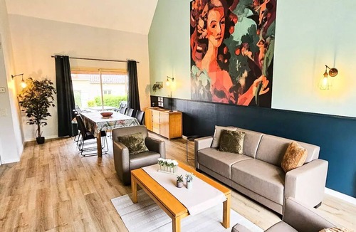 Lanzac Villa | Villa, jacuzzi, semi-detached, 2 bathrooms, sleeps 6