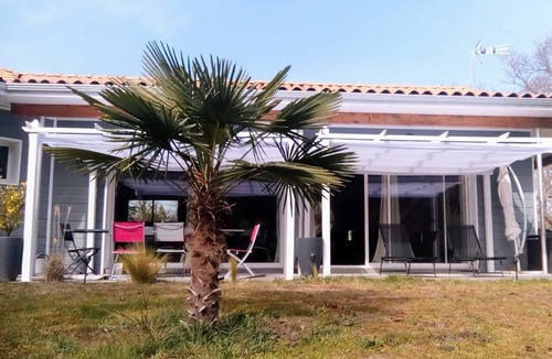 Carcans Villa | Villa Le Clos du Reine – Forest, Lake, Ocean & Pool (sleeps 12)