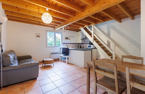 Leon House | 'Villa Léonidas' – Peaceful Stay in Léon, Near Lake and Ocean